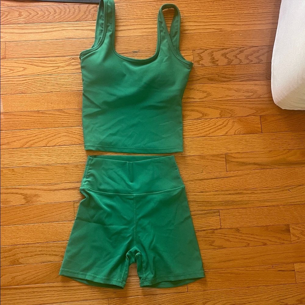 Wilo the Label Two Piece Green Set Sports Bra & Biker Shorts
